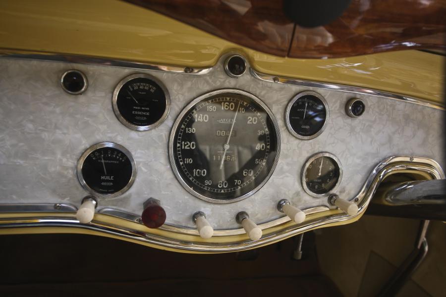 Панель приборов Talbot-Lago T120 Cabriolet 1935 года  (фото 8 из 20)